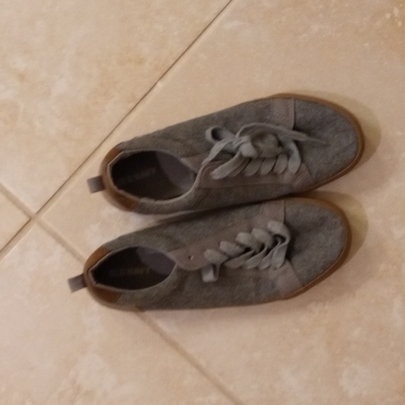 Old navy grey shoes, size 4, for boys - Picture 5 of 5